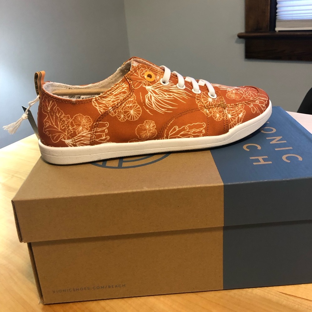 Vionic canvas shoes